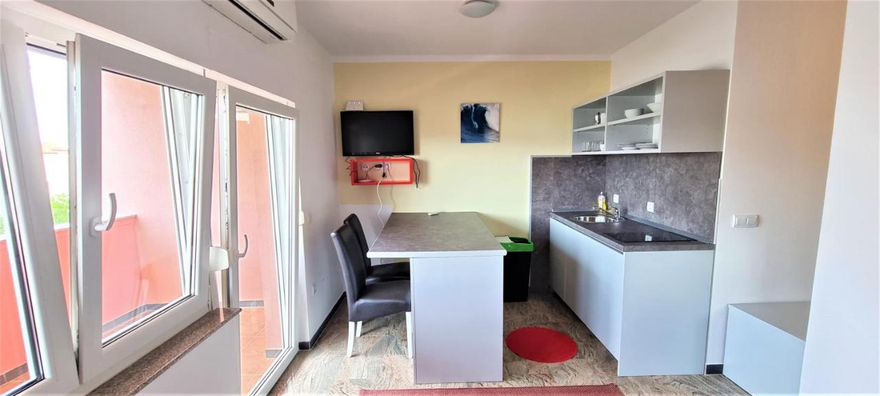 Apartments Prince & Tiffany Novalja Bagian luar foto