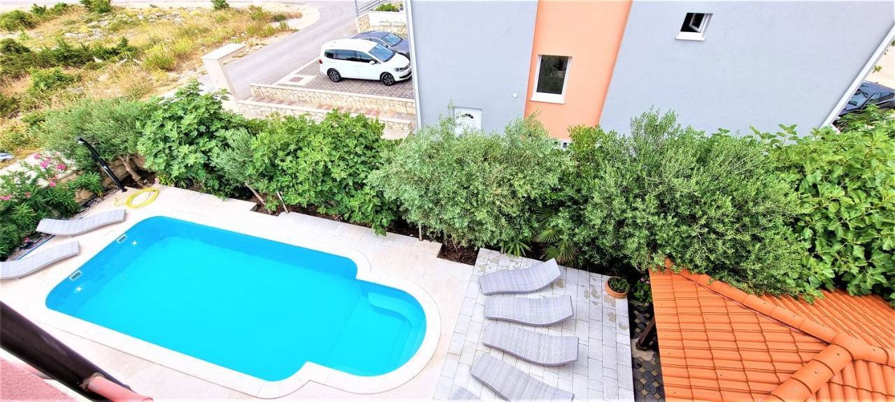 Apartments Prince & Tiffany Novalja Bagian luar foto
