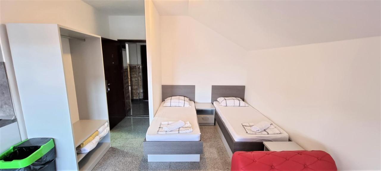 Apartments Prince & Tiffany Novalja Bagian luar foto
