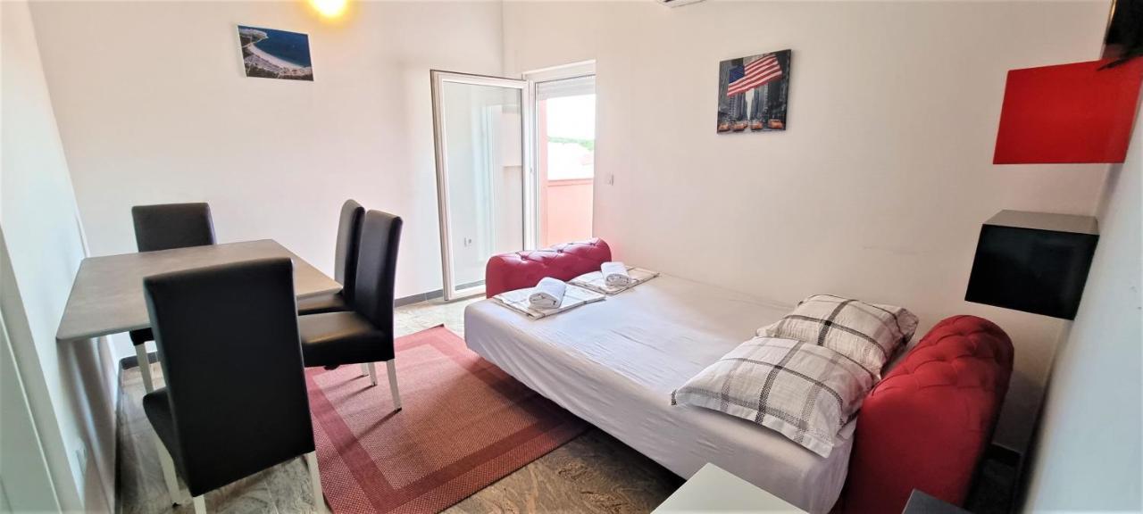 Apartments Prince & Tiffany Novalja Bagian luar foto