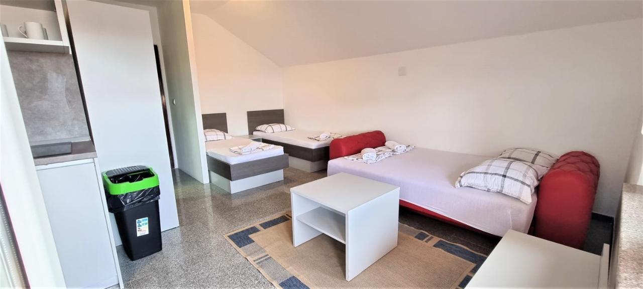 Apartments Prince & Tiffany Novalja Bagian luar foto