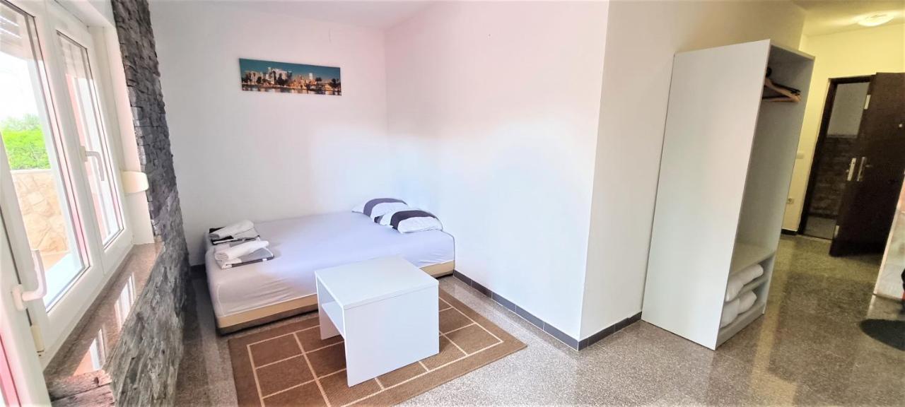 Apartments Prince & Tiffany Novalja Bagian luar foto
