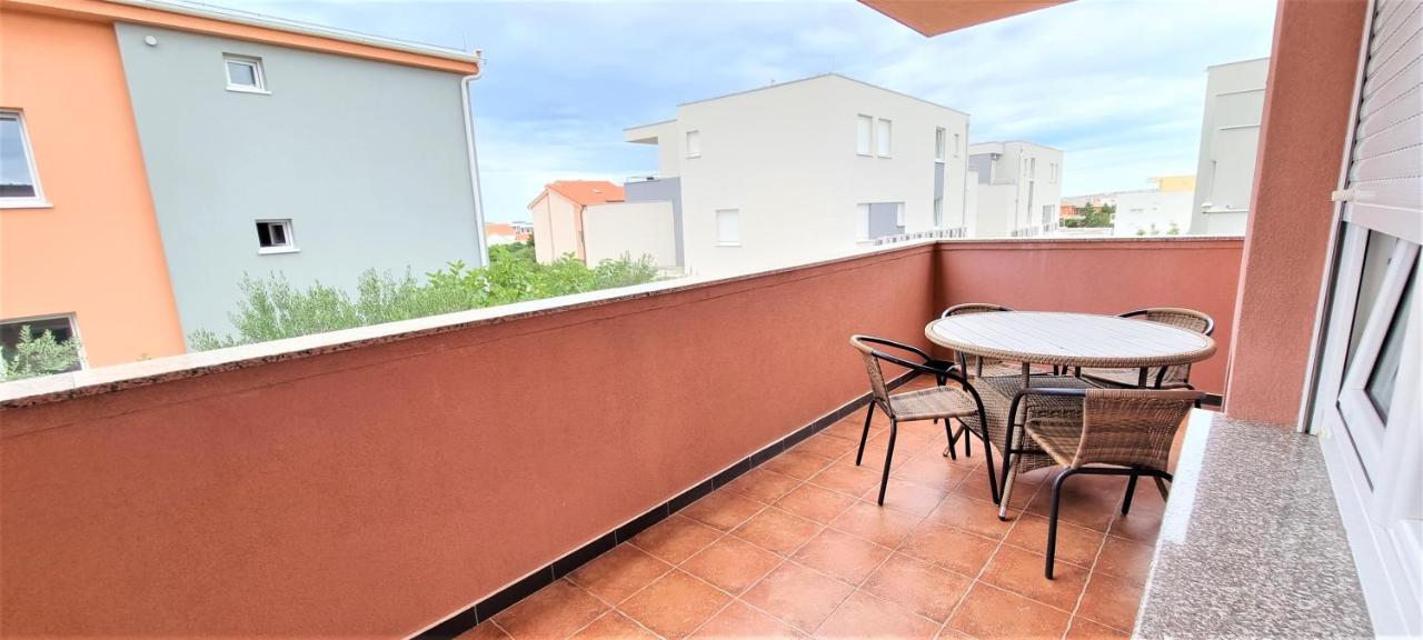 Apartments Prince & Tiffany Novalja Bagian luar foto