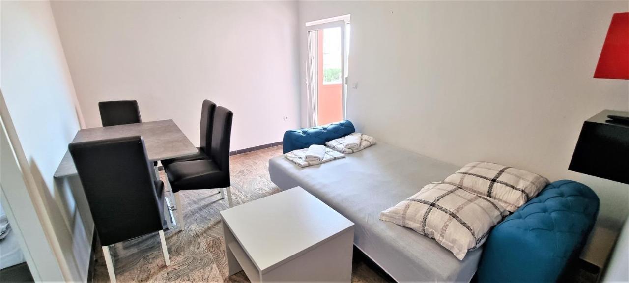 Apartments Prince & Tiffany Novalja Bagian luar foto
