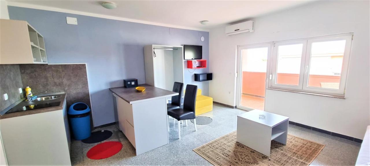 Apartments Prince & Tiffany Novalja Bagian luar foto