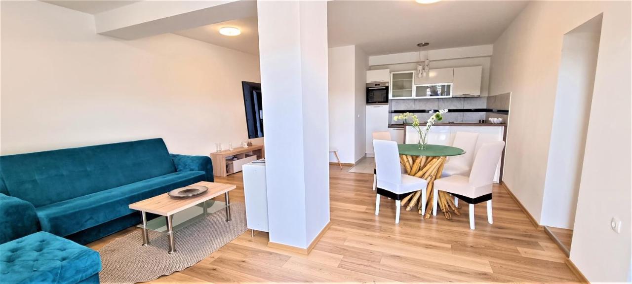 Apartments Prince & Tiffany Novalja Bagian luar foto