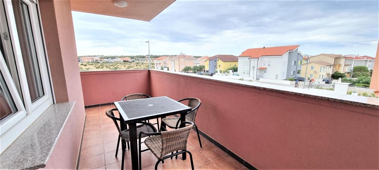Apartments Prince & Tiffany Novalja Bagian luar foto