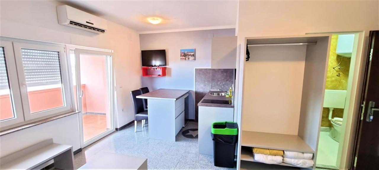 Apartments Prince & Tiffany Novalja Bagian luar foto