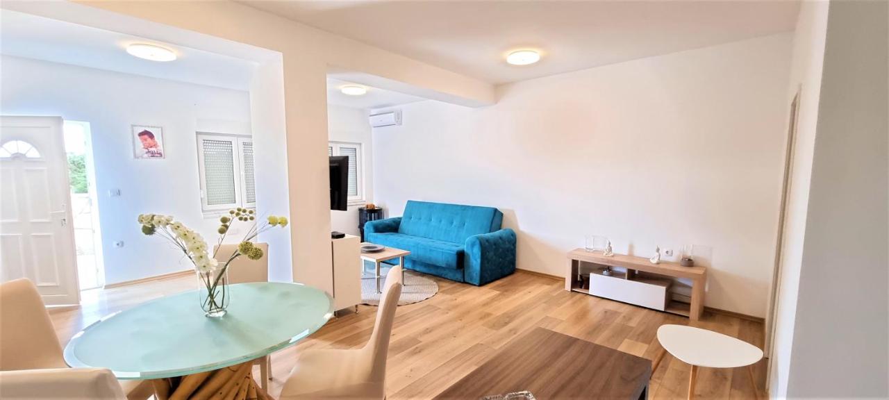 Apartments Prince & Tiffany Novalja Bagian luar foto
