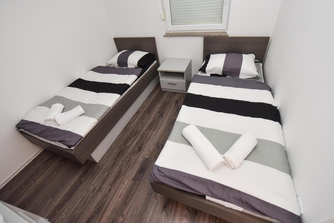 Apartments Prince & Tiffany Novalja Bagian luar foto