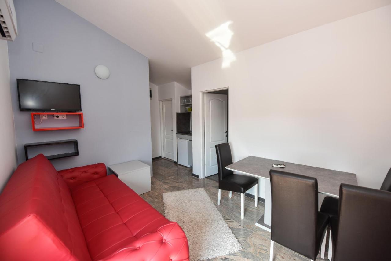 Apartments Prince & Tiffany Novalja Bagian luar foto
