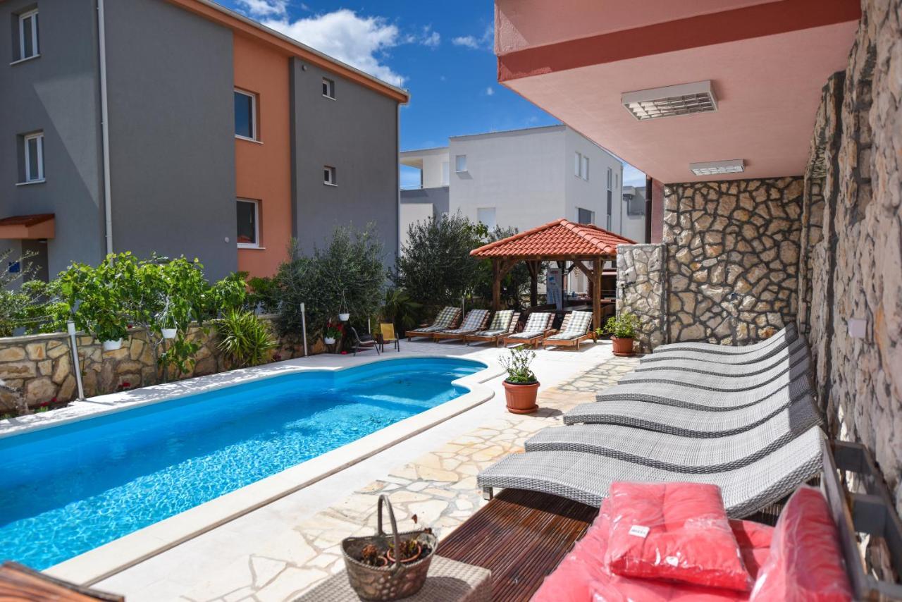 Apartments Prince & Tiffany Novalja Bagian luar foto