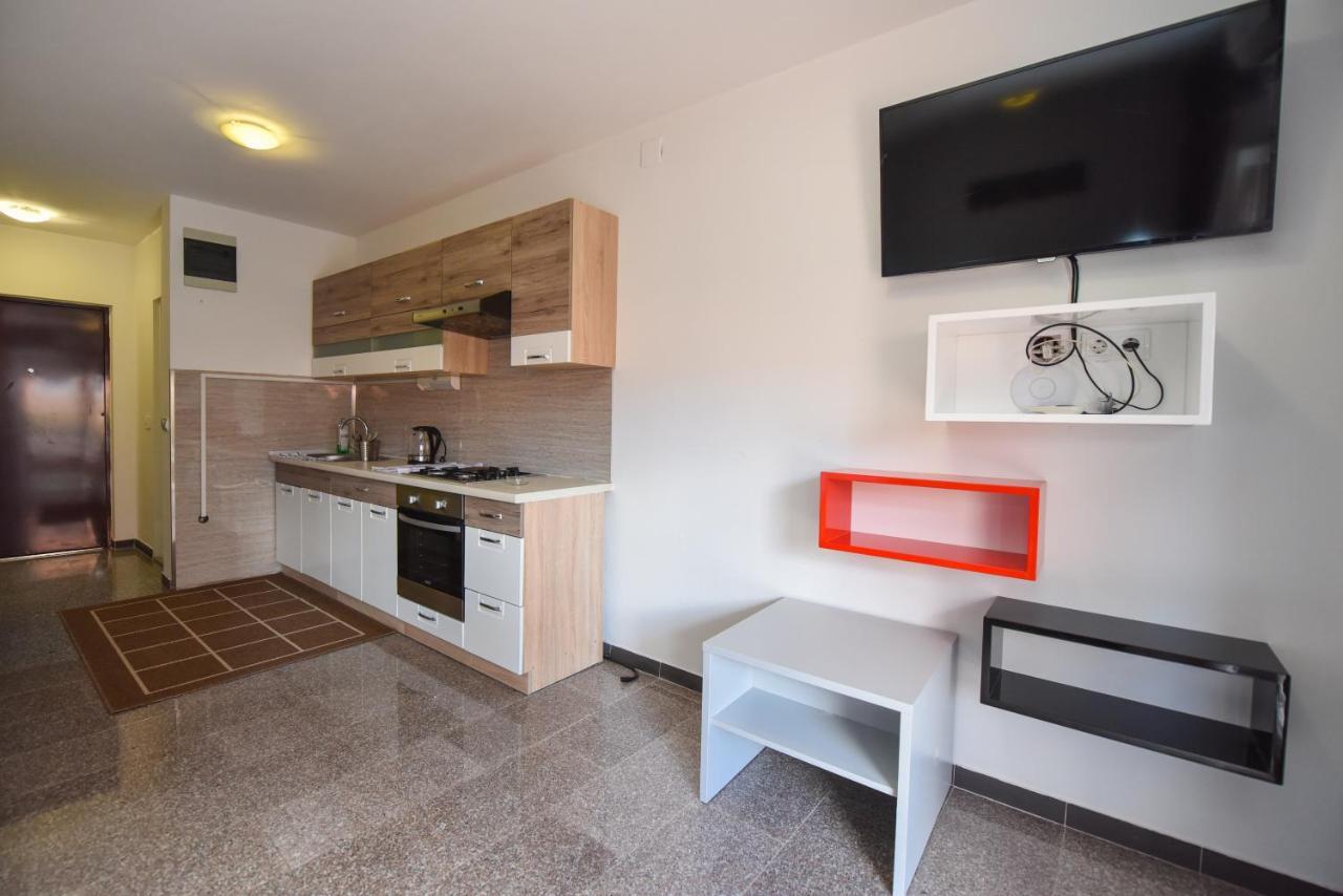 Apartments Prince & Tiffany Novalja Bagian luar foto